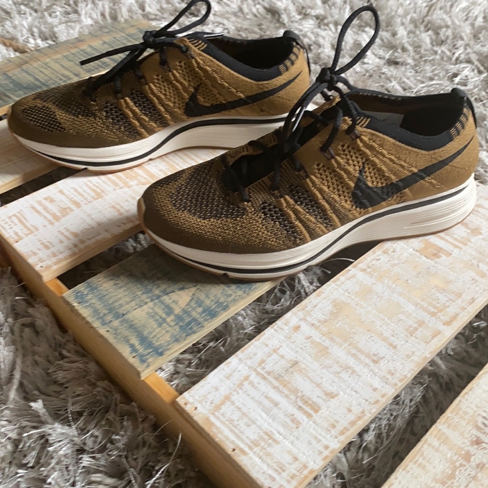 Nikes (running) sneakers